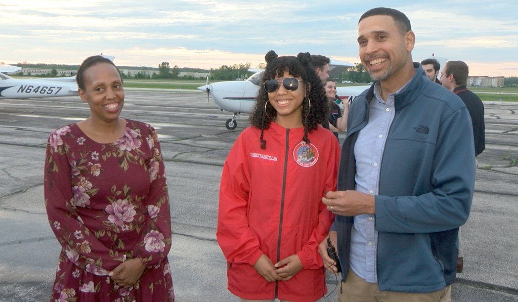 Prendiendo las Alas del Futuro: Programa de 'Red Tail Cadets' Inspira a la Juventud local 2